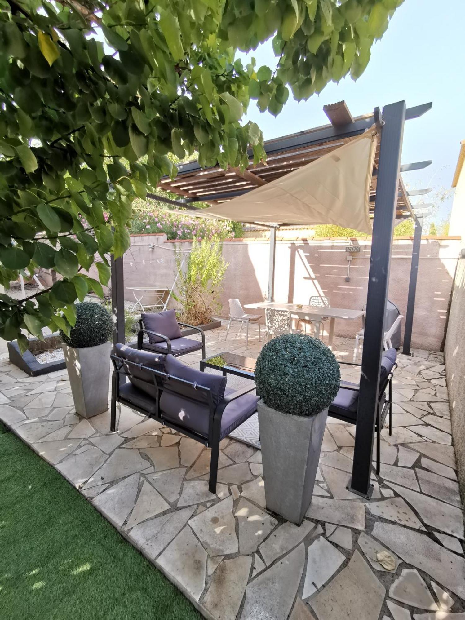 Avec Grande Piscine Et Sa Terrasse Privative * Bernis